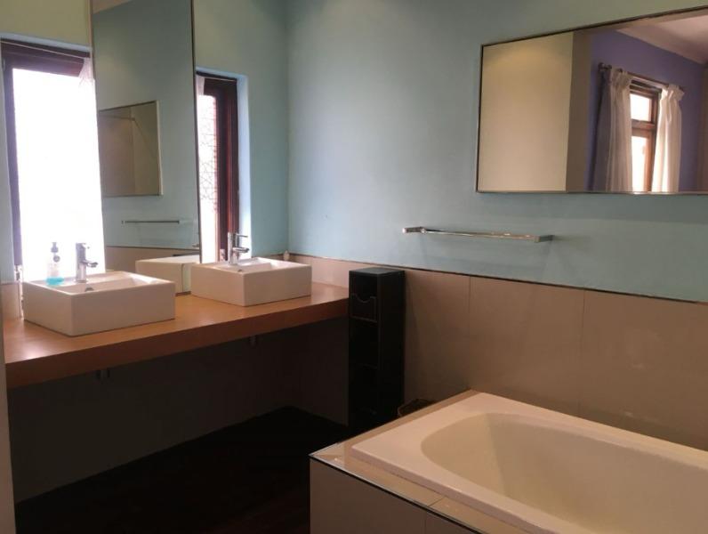 2 Bedroom Property for Sale in Sea Point Western Cape